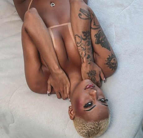 brunette petite onlyfans erotic galleries