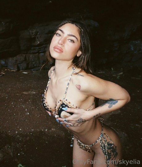 skyelia model pretty pictures