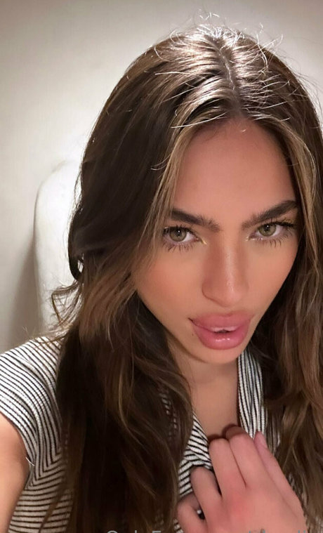 skyelia sexy model gallery