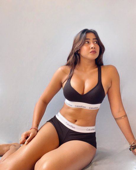 Sofia Ansari art model pictures