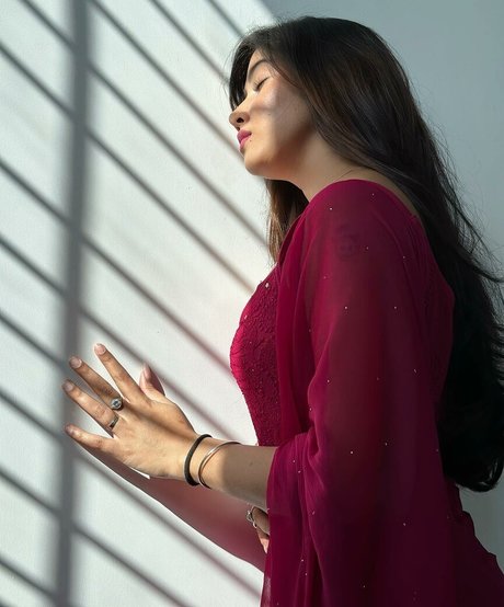 Sofia Ansari hot actress archive