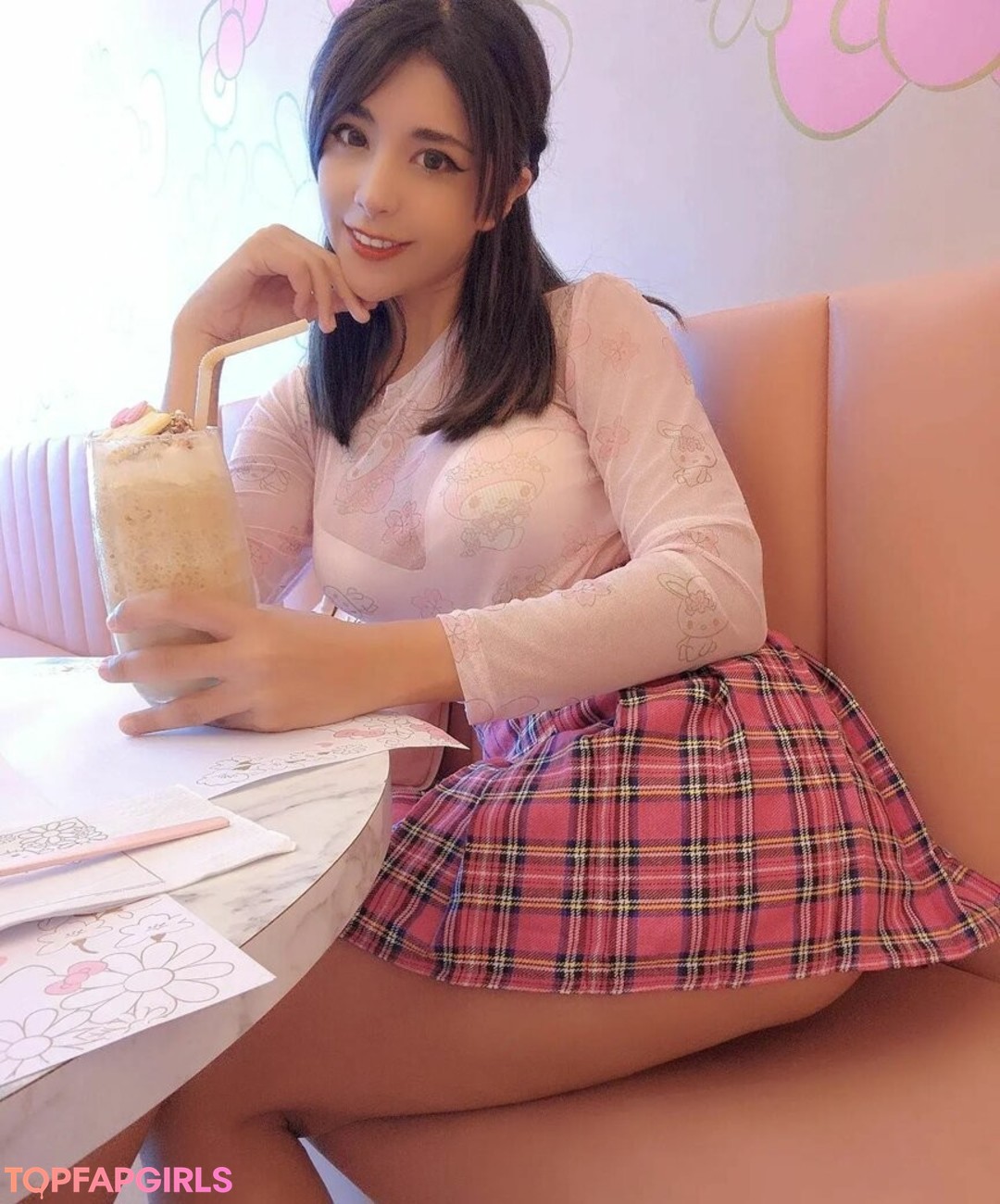 PINKU Cosplay model exclusive photos