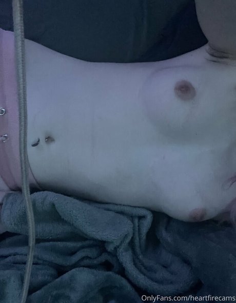 heartfirecams nude model pic