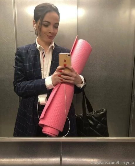 berryrita hot model photo