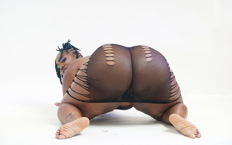 juicyfruitvaughn nude star image