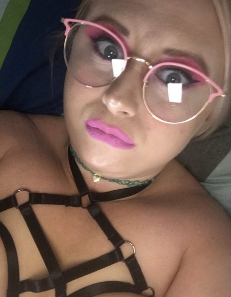 freeknockers420 erotic star photo