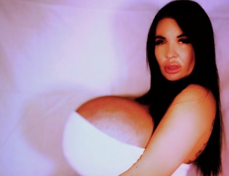 brunette petite onlyfans best img