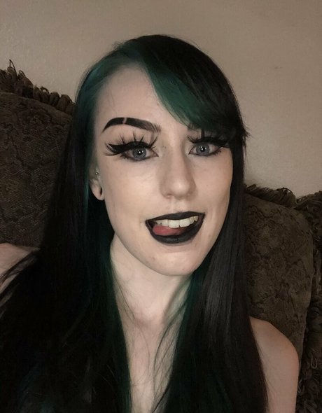 disturbedsnow pretty actress photo