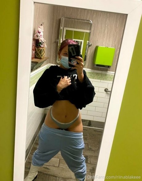 riinablakeee porn model img