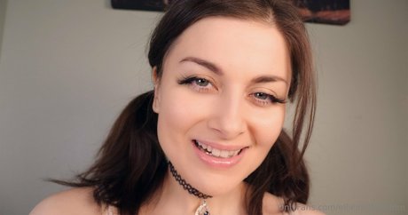 ellieidolfemdom nude model galleries