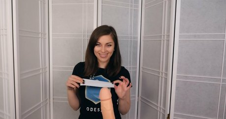 ellieidolfemdom model pornographic image