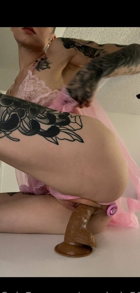 xovalerie5150 erotic model photo