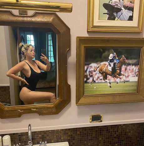 Wanda Nara porn model photos