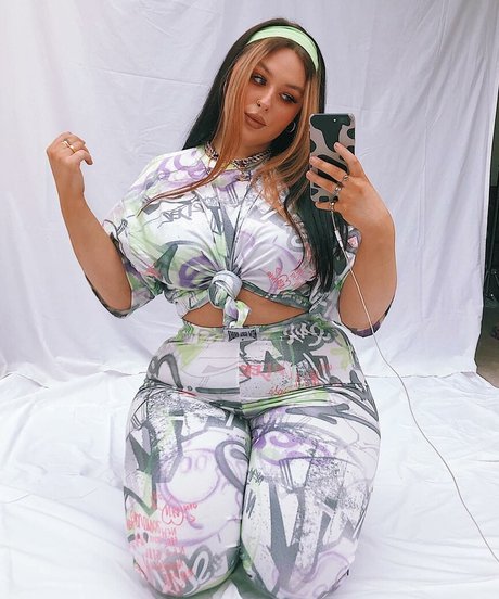 brunette petite onlyfans nice archive