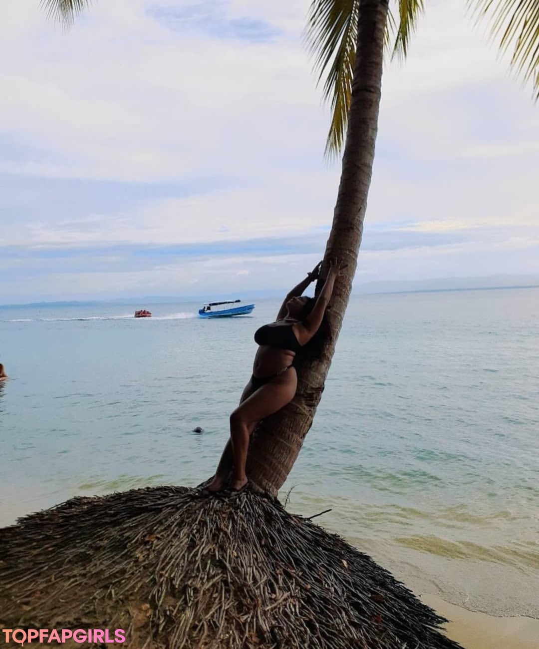 Karlamelito model nude photos