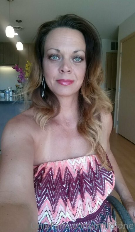 milfdiane pretty model img