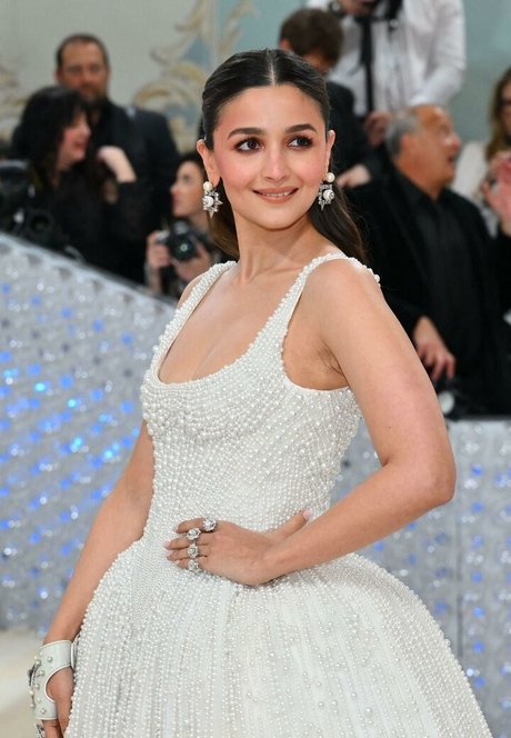 Alia Bhatt pornstar nudes pics
