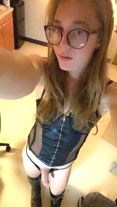 Zee R_ nice pornstar img