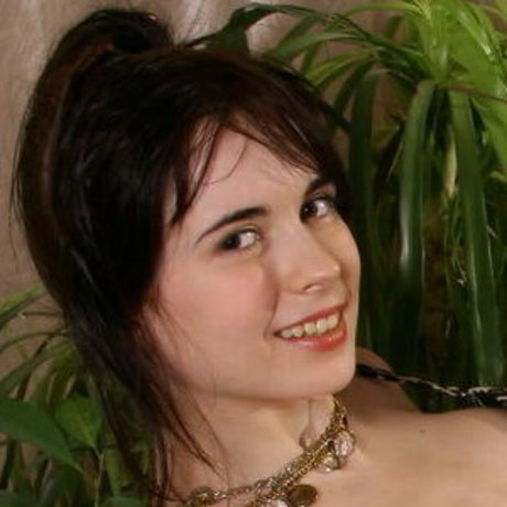 Masha F porn model img