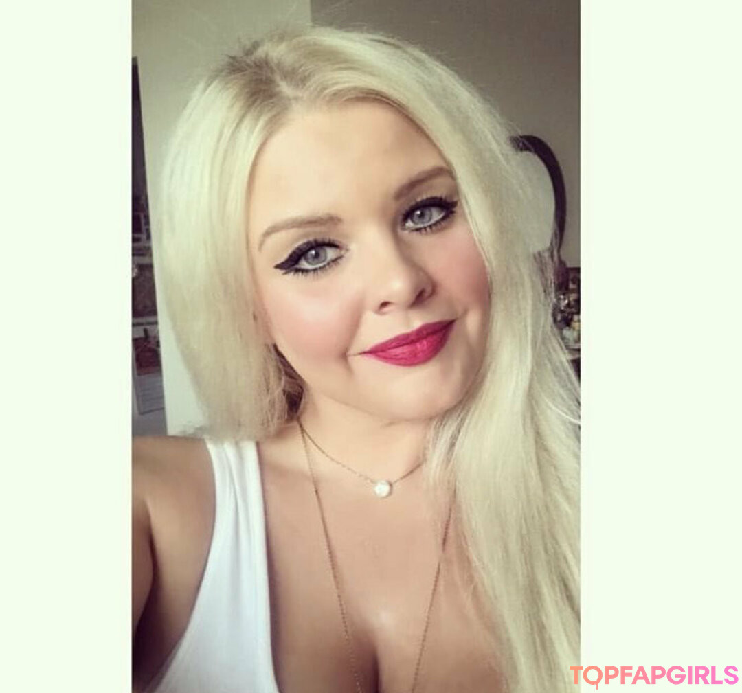 flat chested onlyfans hot sexy photo