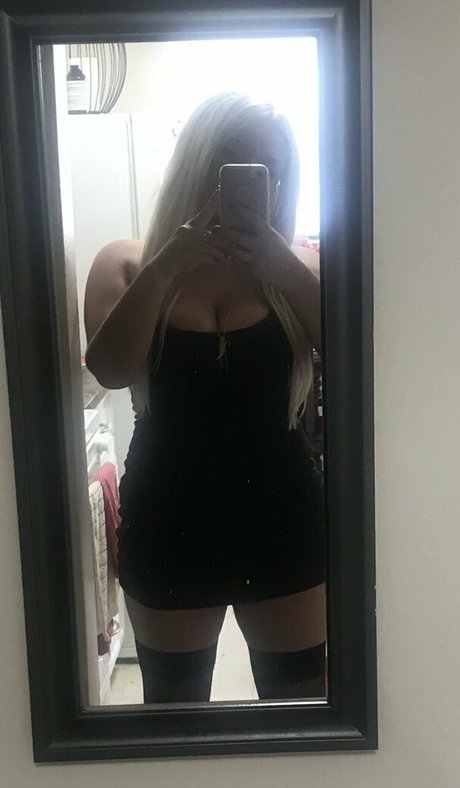 curvaceous barbie model nude pic