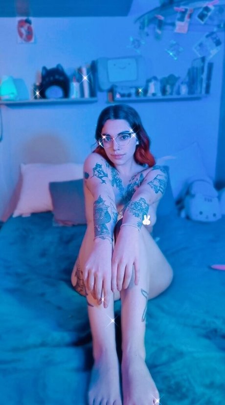 rennloveee hd actress images