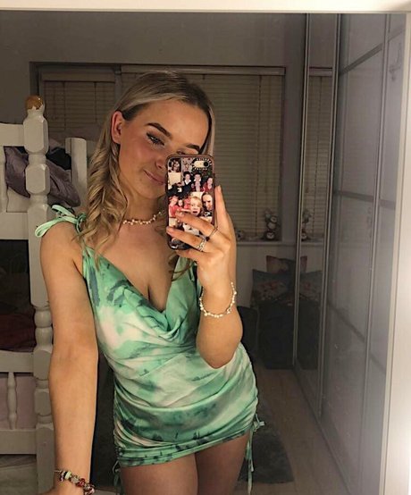 Aiobhin nudes pornstar images