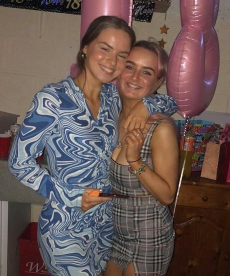 Aiobhin model pornographic pictures