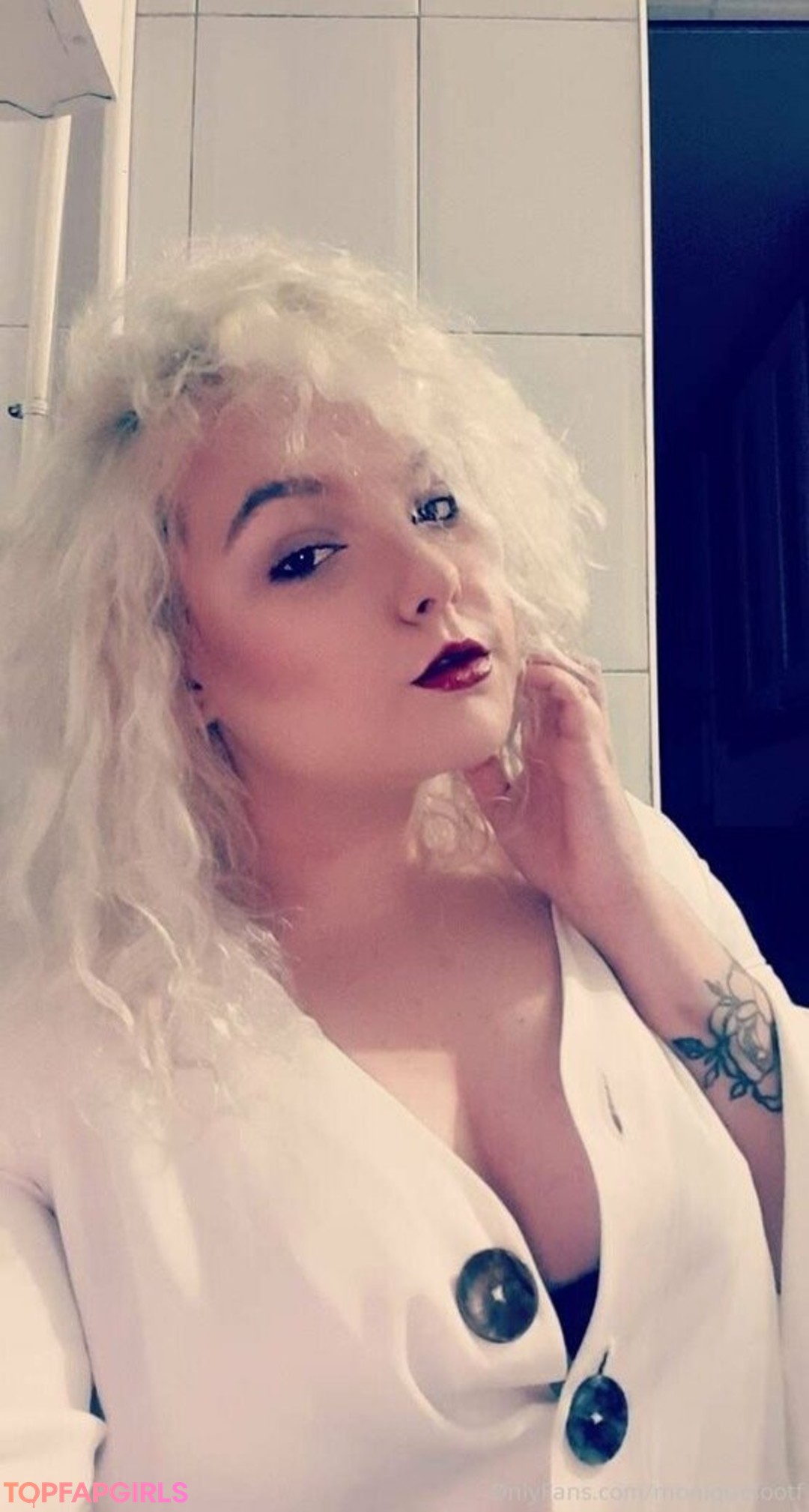 curvy star onlyfans art naked picture
