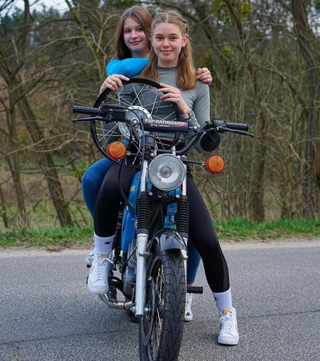 lxllx se pornographic star image