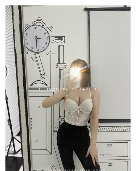 imoliveemmm model sex galleries