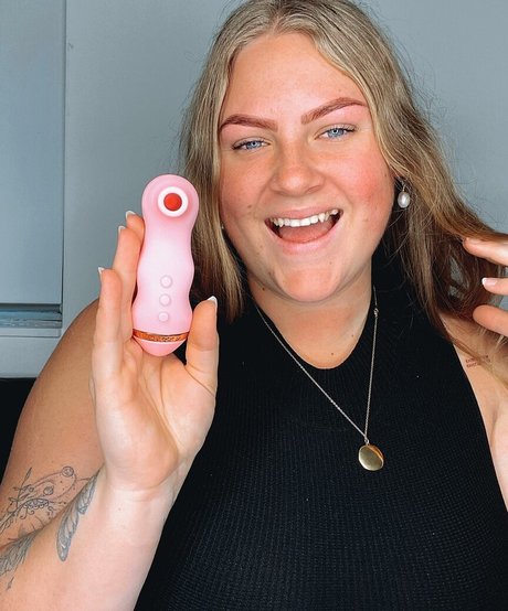 skinny brunette onlyfans exclusive img