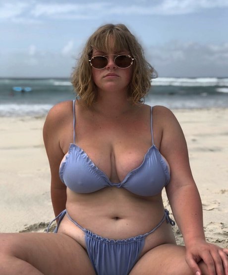 curvy nude onlyfans top photo