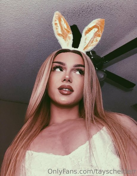 tayscheiderr actress pics