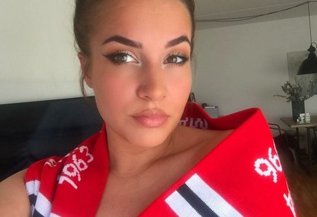 emo trans onlyfans pornographic photo