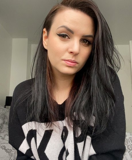 Emma Blackery art actress image