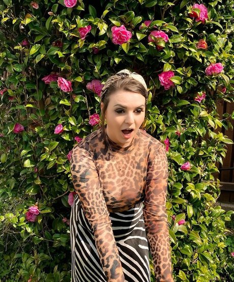 Emma Blackery nudes actress images