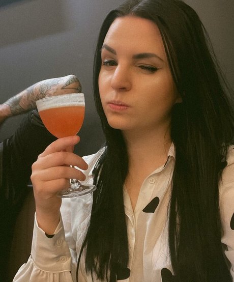 Emma Blackery nude model pictures