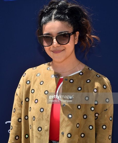 Iman Vellani hd pornstar img