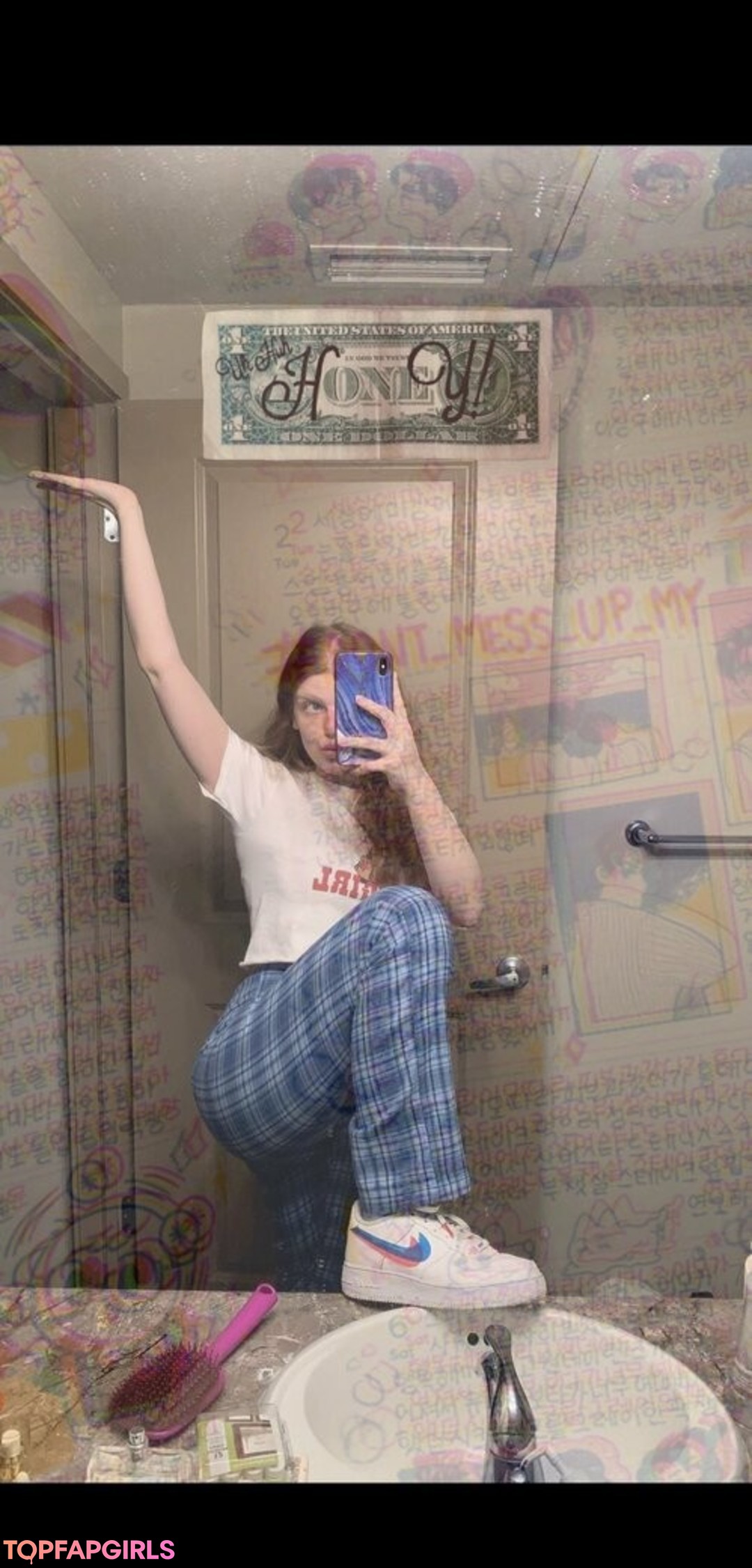 sexyredinbedfree top profile image