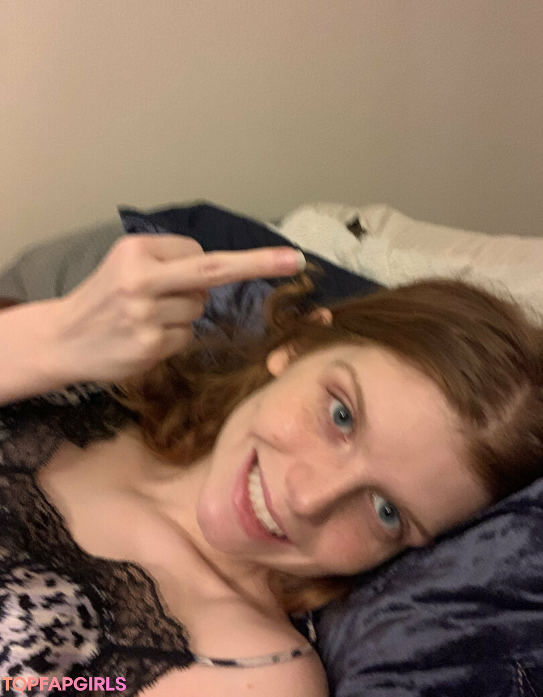 sexyredinbedfree nice star image