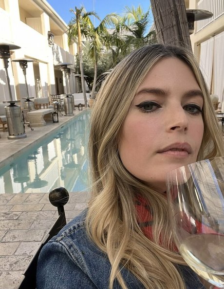 Liminal Mommy exclusive pornstar picture