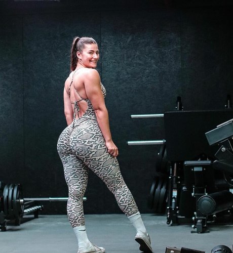 Leonie K star perfect pics