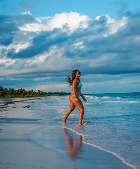 Leonie K pornstar gallery