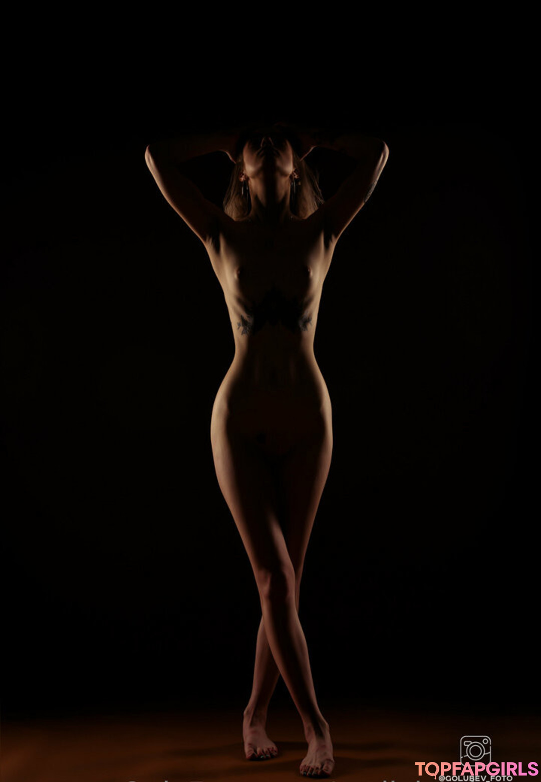 dakotalivestream naked model pic