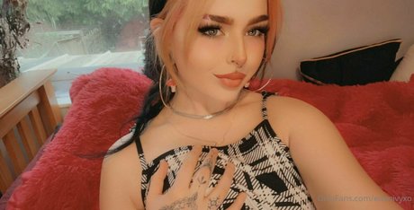 sisters onlyfans art nude galleries