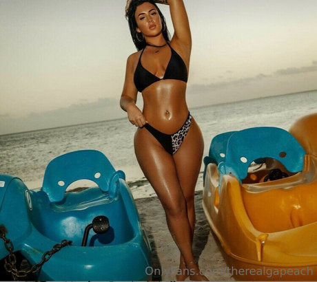 Hayley Davis model xxx pictures