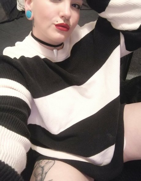 little m0th nudes actress galleries