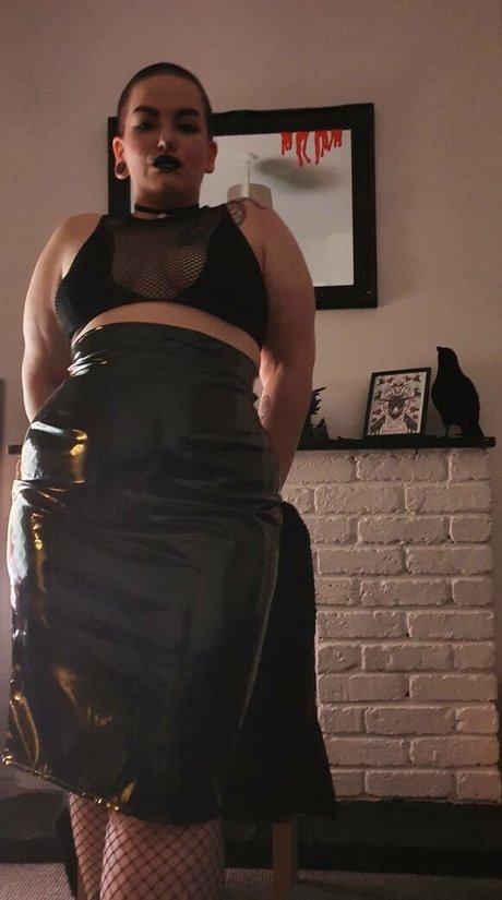 little m0th top profile image