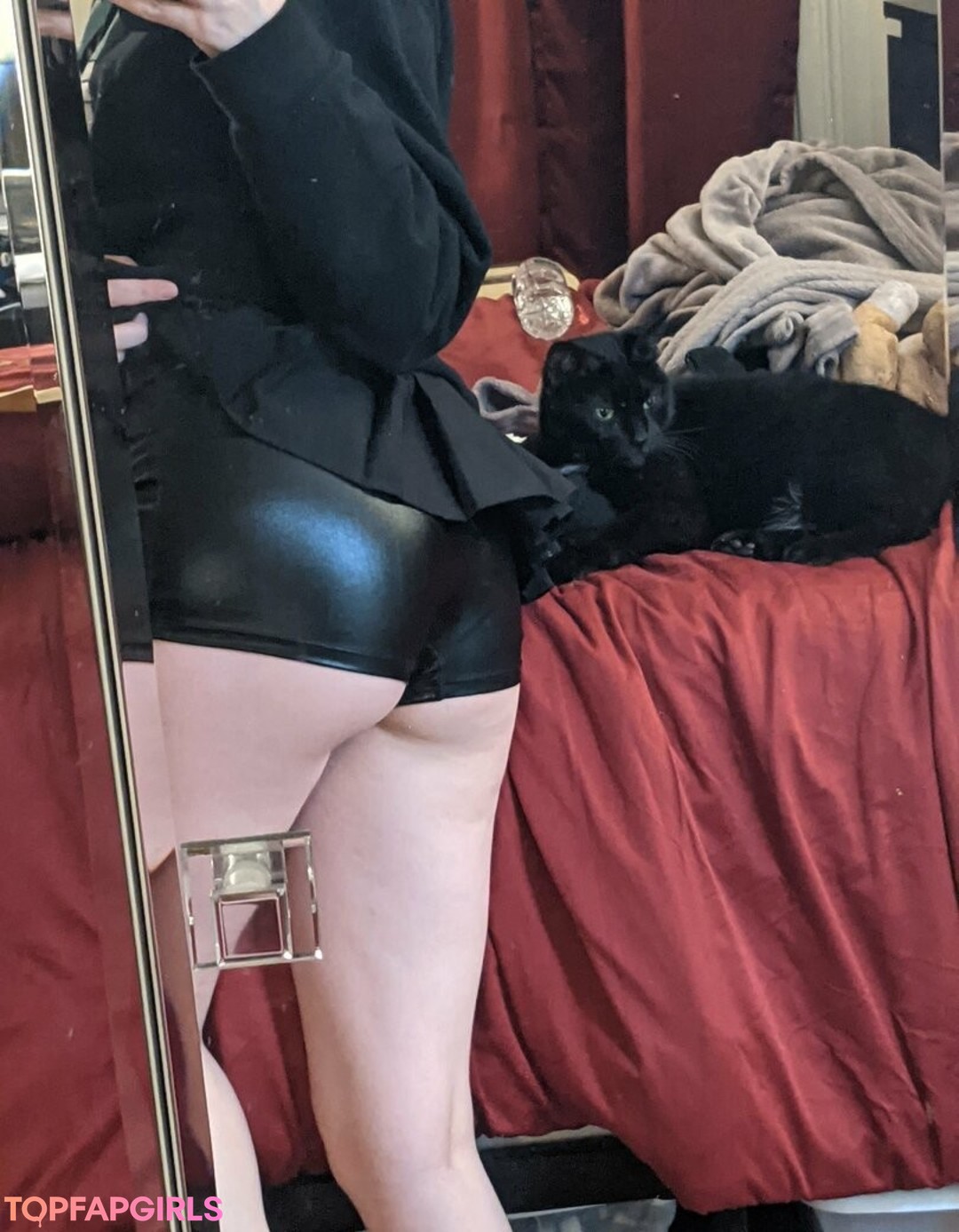 lvl1kat erotic model img
